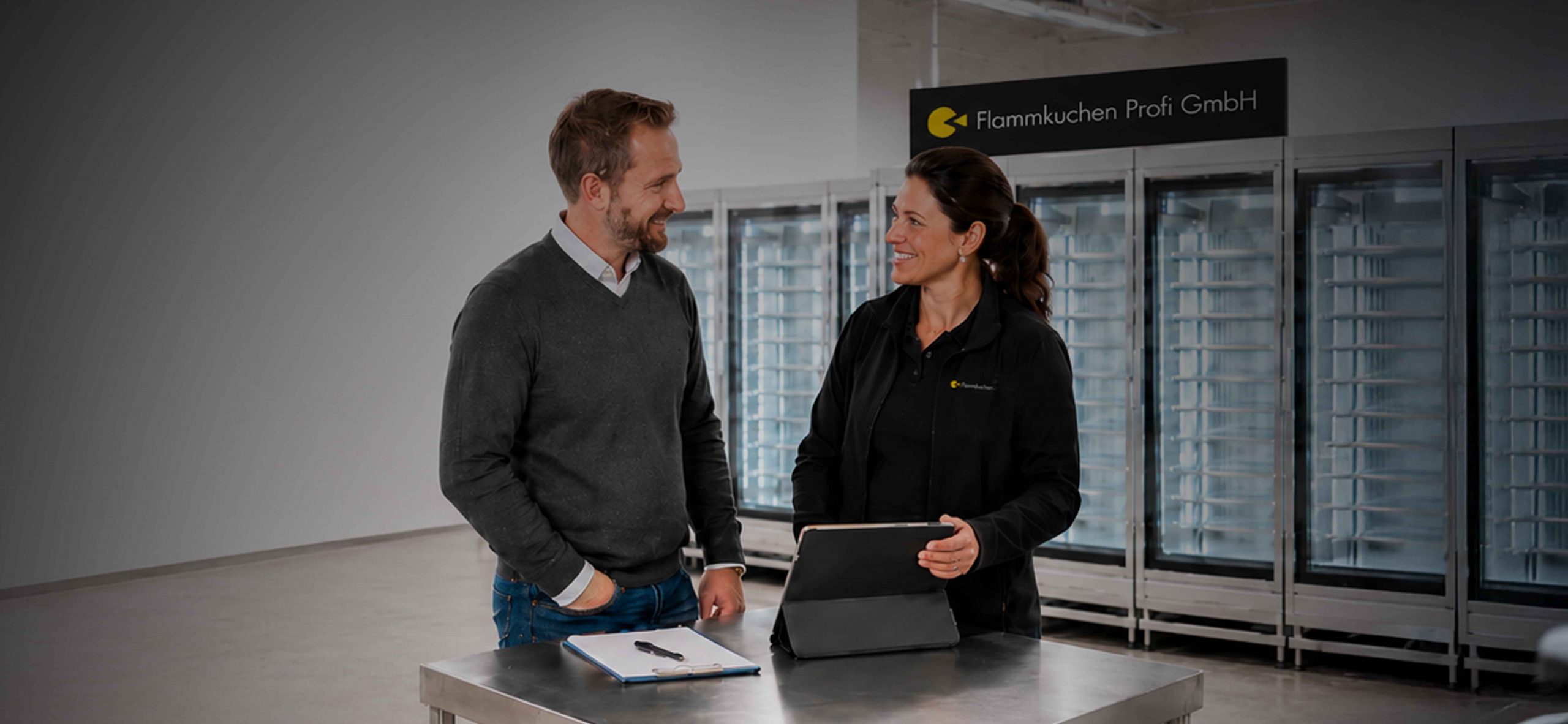 Flammkuchen-Zubereitung in einer professionellen Küche