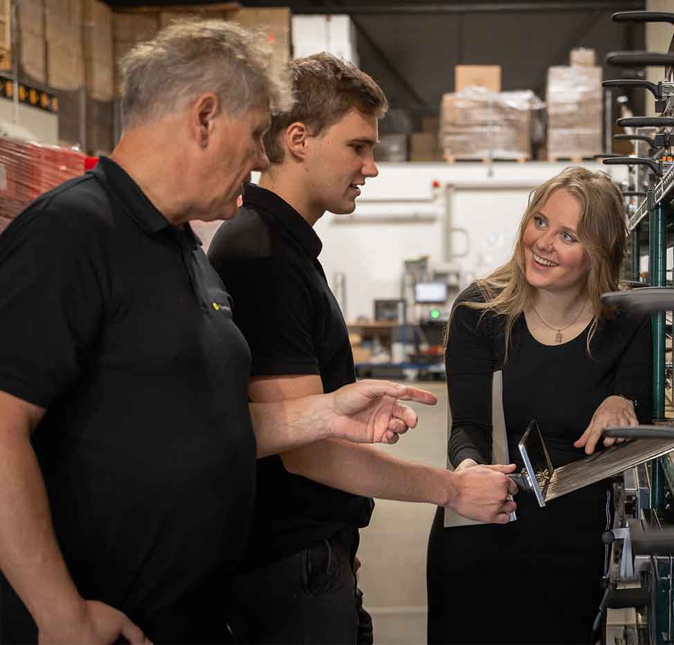 Lea und Luca Hutter stehen für die nächste Generation im Familienunternehmen Flammkuchen Profi in der Südpfalz.